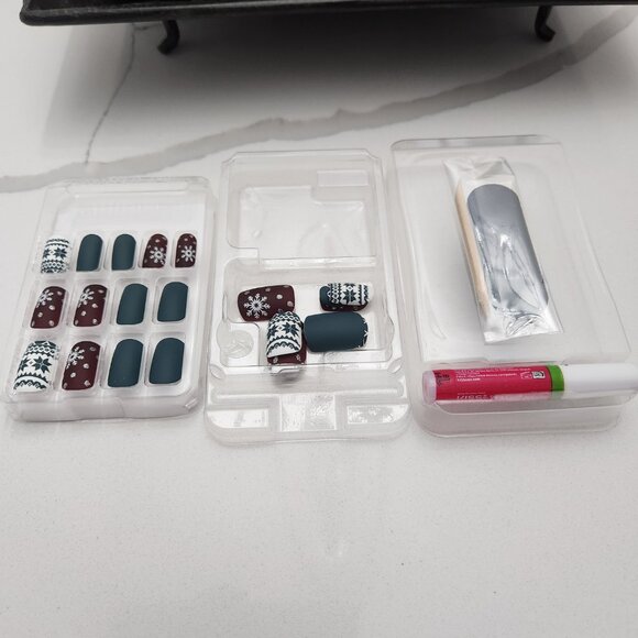 KISS NAILS CHRISTMAS LIMITED EDITION - Picture 3 of 4